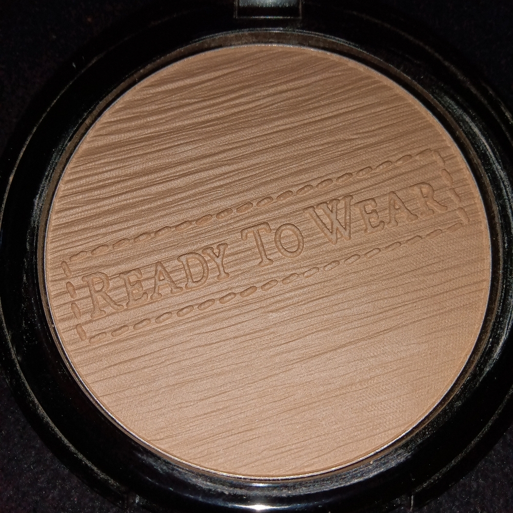 New Medium Powder Compact - Picture 1 of 4